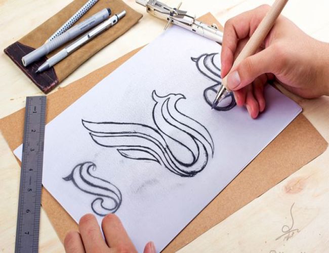 آموزش طراحی لوگو روی کاغذ و پاسخ به سوالات متداول